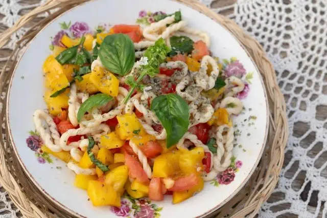 סדנת פסטה בסגנון סרדיניה עם שף מקצועי בעיר אולביה credit to getyourguide.com