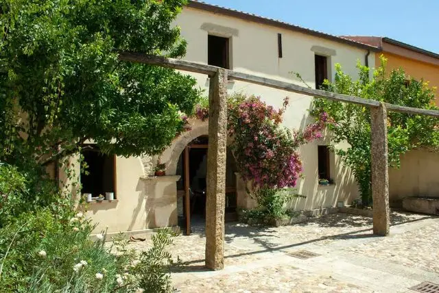 מוזיאון הסוסים של גיארה credit to getyourguide.com