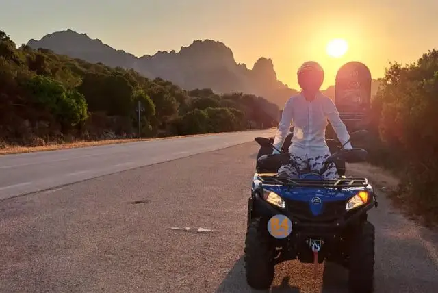 טיול טרקטורונים באיזור חוף האזמרגד (קוסטה סמרלדה) credit to getyourguide.com