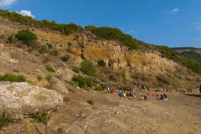 כניסה לאתר חפירות ארכיאולוגיות - Geosite of Duidduru credit to getyourguide.com