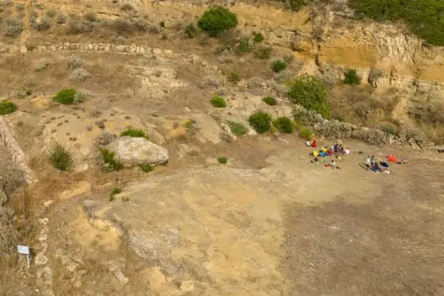 כניסה לאתר חפירות ארכיאולוגיות - Geosite of Duidduru credit to getyourguide.com