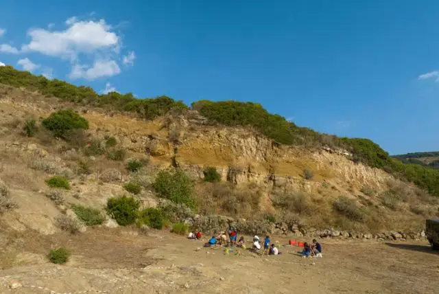 כניסה לאתר חפירות ארכיאולוגיות - Geosite of Duidduru credit to getyourguide.com