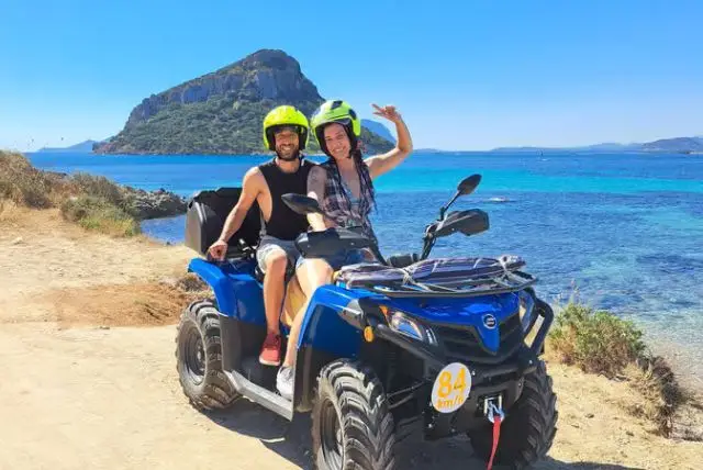 טיול טרקטורונים באיזור חוף האזמרגד (קוסטה סמרלדה) credit to getyourguide.com