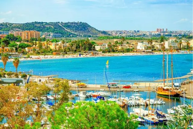 מעבורת בין סרדיניה לקורסיקה credit to viator.com