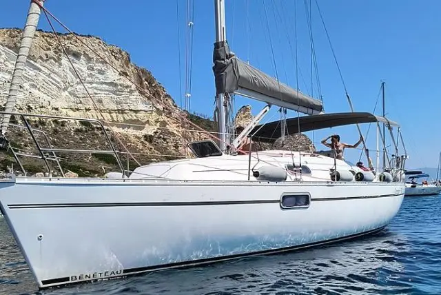 מעבורת בין סרדיניה לקורסיקה credit to viator.com