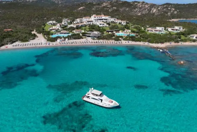 רומצינו (Romazzino) אזור חוף יוקרתי בקוסטה סמרלדה