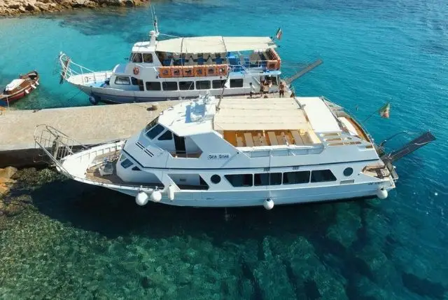 מעבורת בין סרדיניה לקורסיקה credit to viator.com