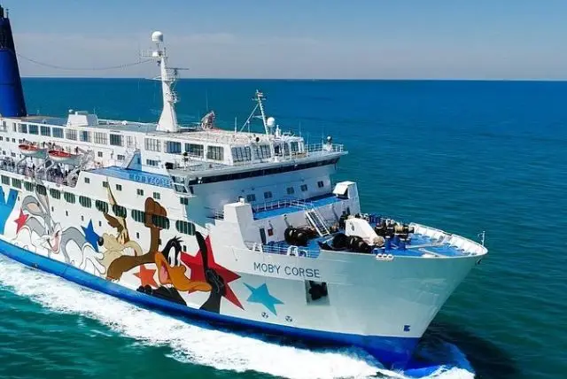 מעבורת בין סרדיניה לקורסיקה credit to viator.com