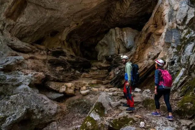 טיול במערת סה נור דה סו הודה (Sa Nurre de Su Hoda Cave) credit to getyourguide.com