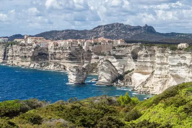סרדיניה או קורסיקה מי צפונית יותר