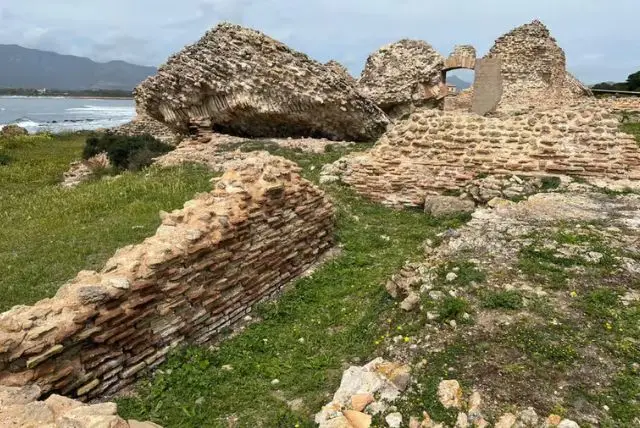 אבן נורה (The stone of Nora) בסרדיניה credit to getyourguide.com